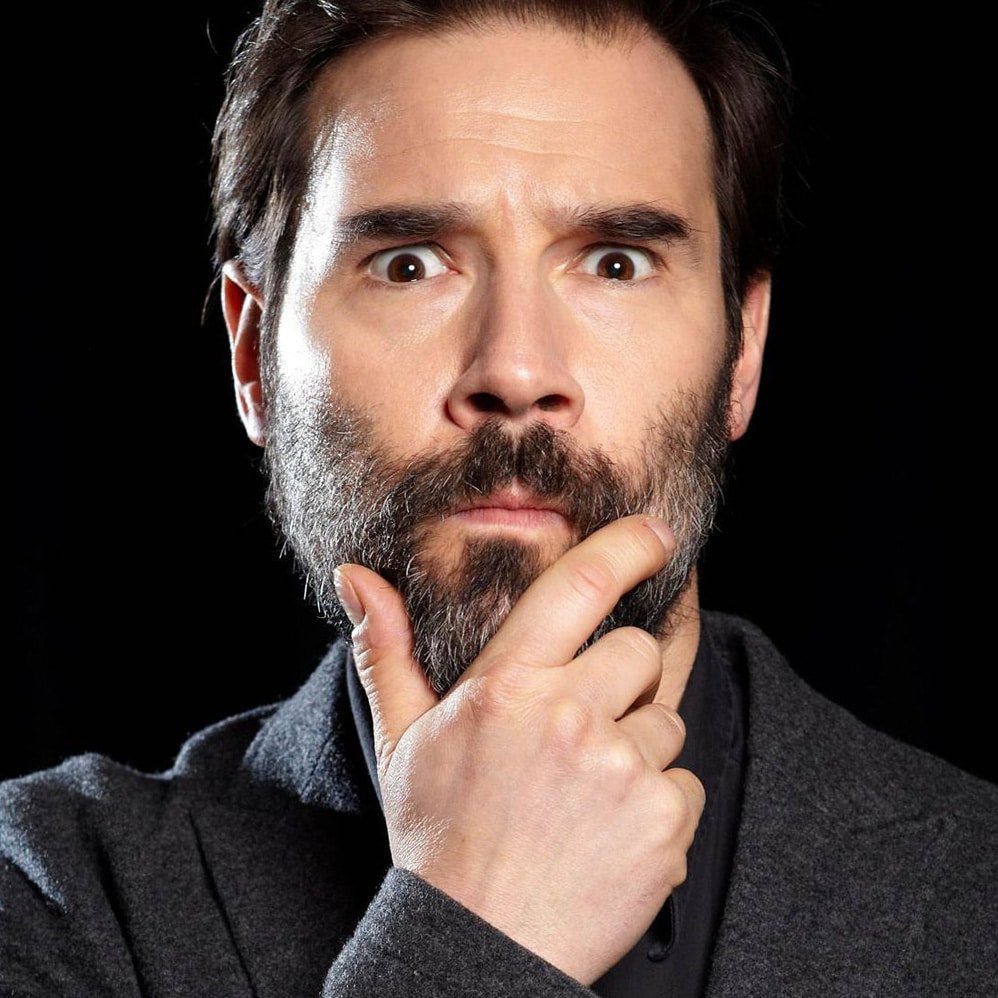 Adam-Buxton-entertainment-corproate-awards-host-comedian-at-Great-British-Speakers