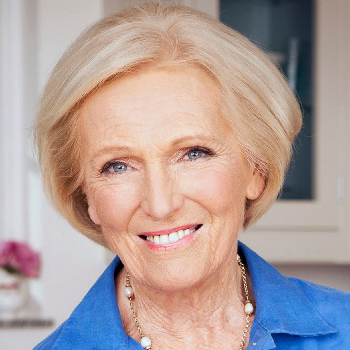Former Bake Off judge and celebrity baker Mary Berry in Tipperary to taste  local delicacy - Tipperary Live