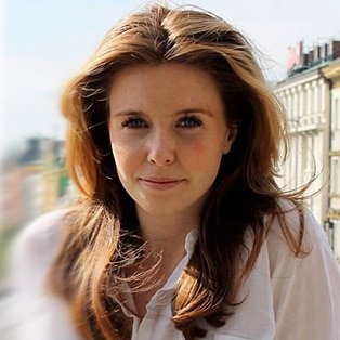 Stacey-Dooley-English-investigative-documentry-reporter-presenter-ethical-TV-at-Great-British-Speakers