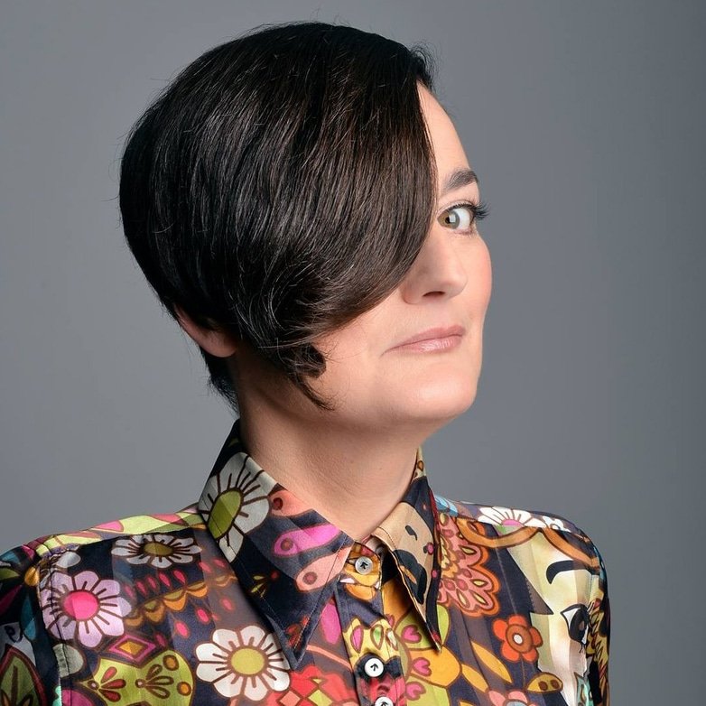 Zoe Lyons-Stand-up-comedian-host-entertainer-at-Great-British-Speakers